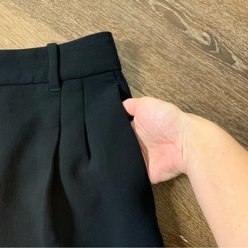 Aritzia The Effortless Short Mini Crepett Black 12 - Picture 3 of 7